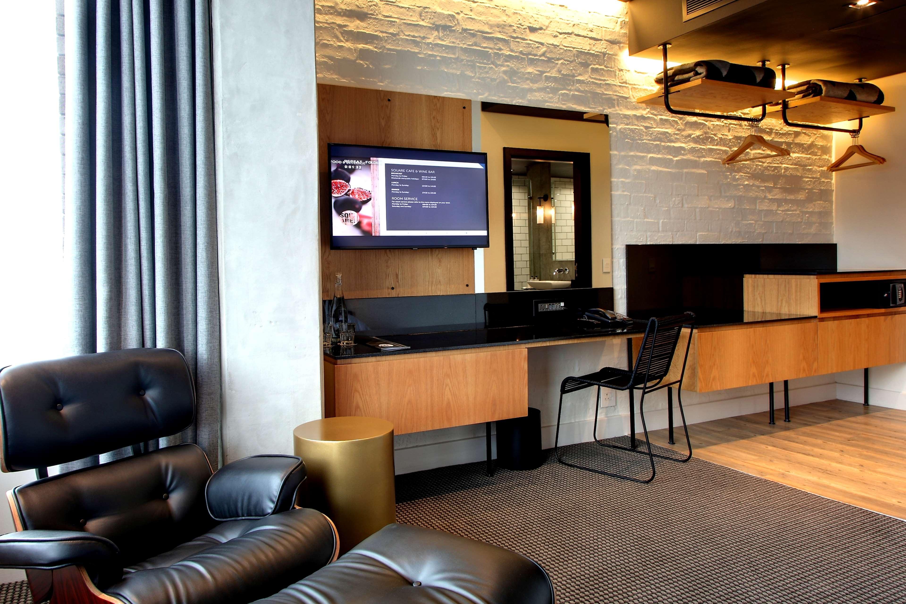 Century Urban Square 4*
